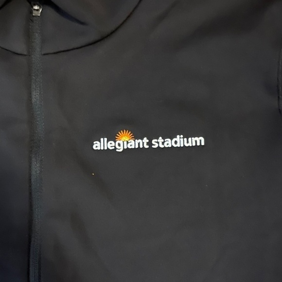 Las Vegas Raiders NFL Allegiant Stadiums Cutter & Buck Black 1/2 Zip Pul… - Picture 3 of 9
